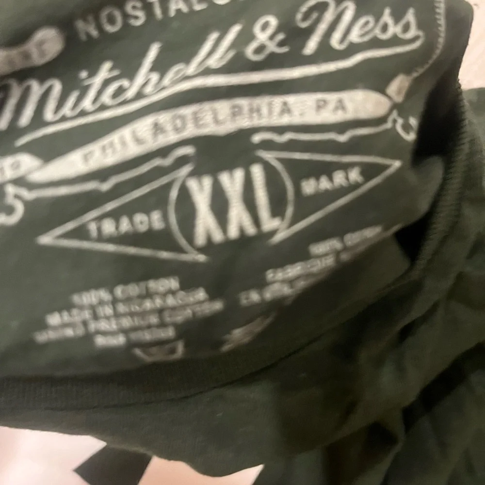 NWT Men's Mitchell & Ness Brett Favre Green Green Bay Packers Logo  T Shirt - Picture 4 of 4